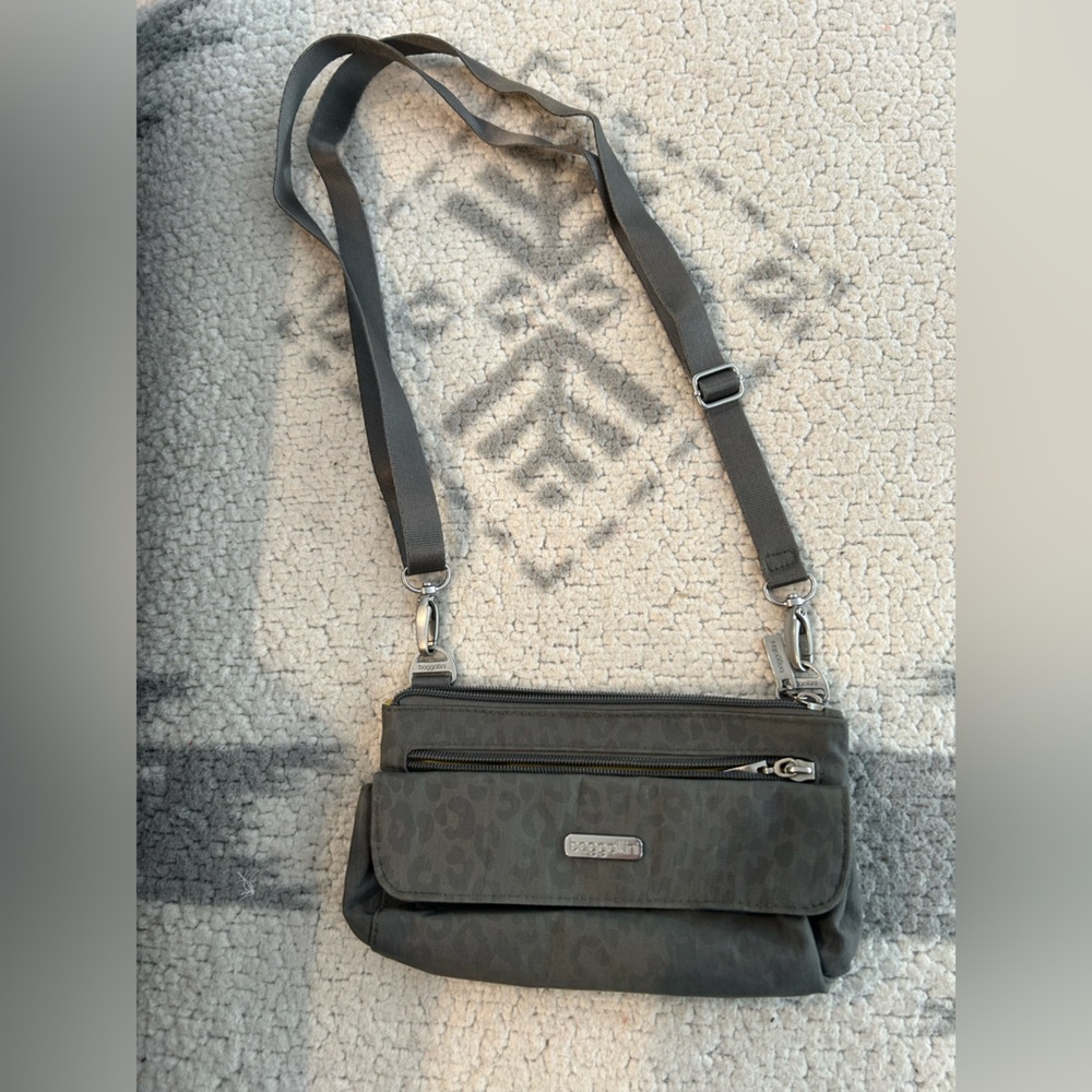 Baggalini plaza mini crossbody bag